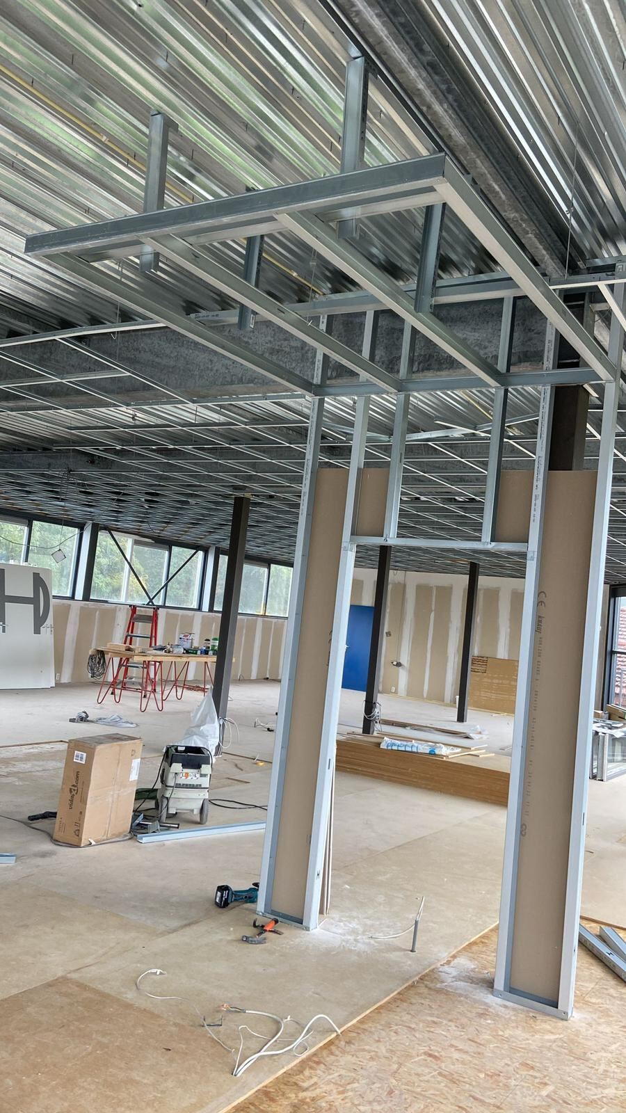 Plafondinstallaties — elektra, data en verlichting