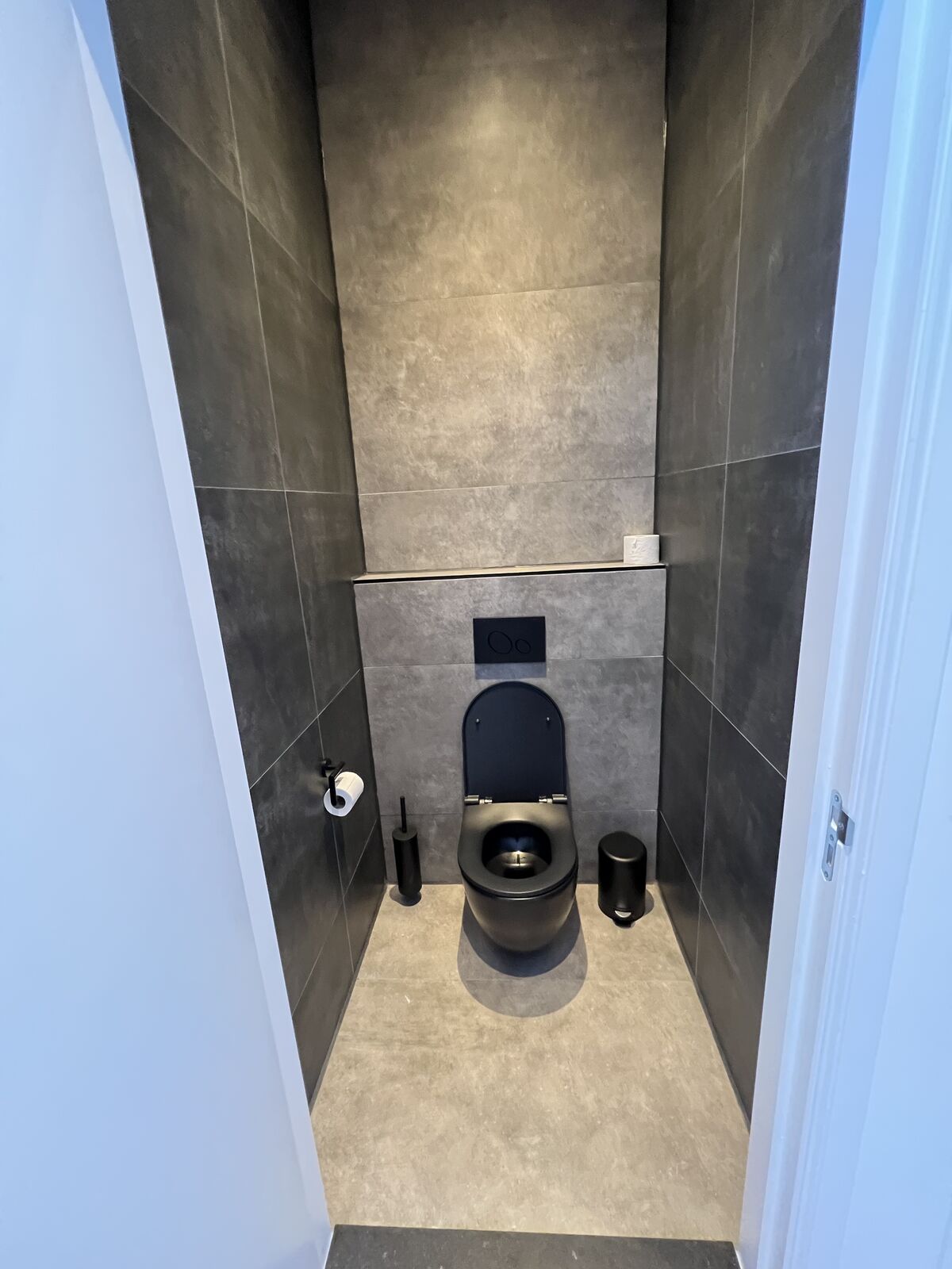 Opgeleverde gym Capelle — detail meubilair en sourcing