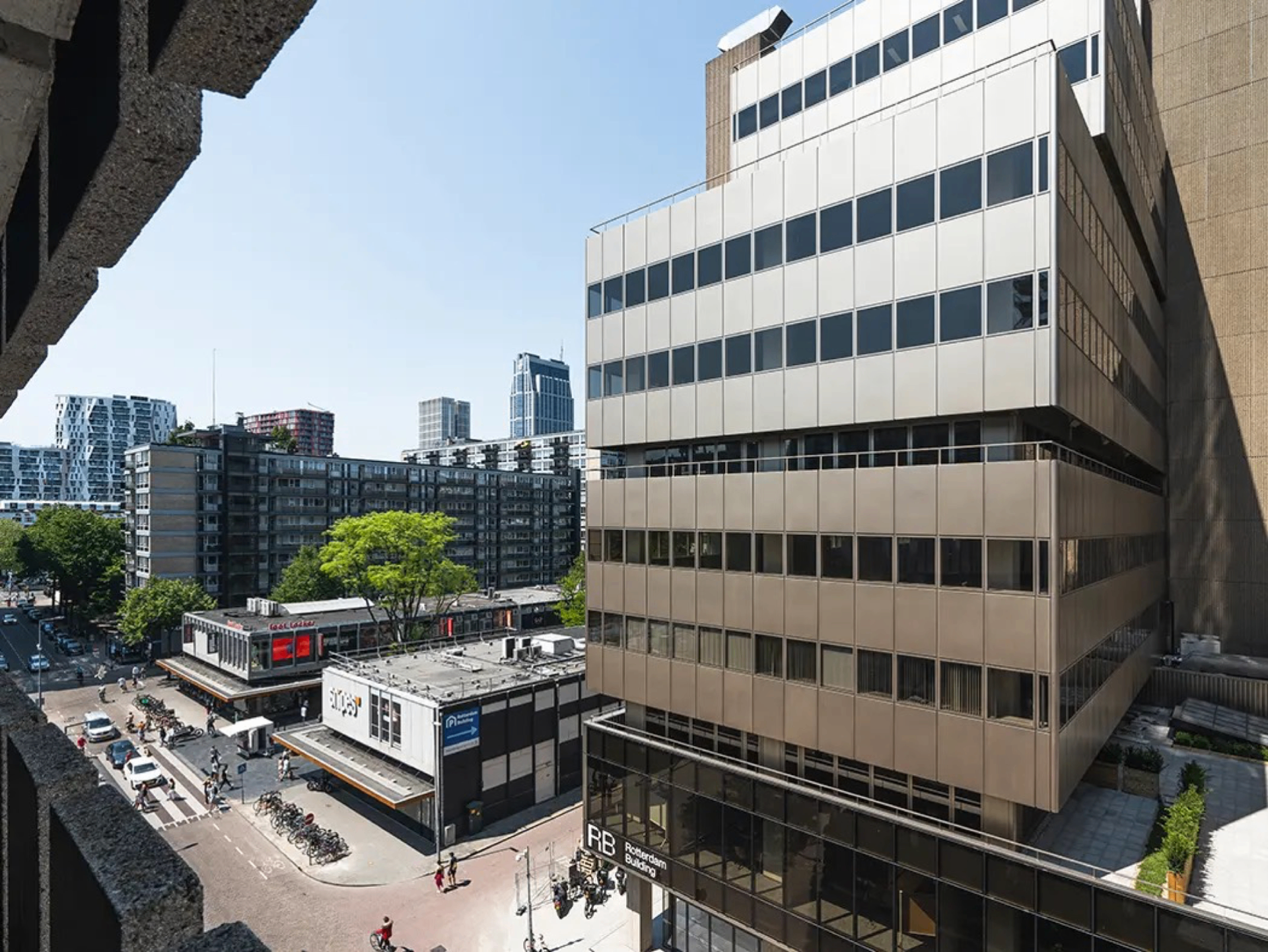 Lasutrade Rotterdam — Rotterdam Building met dakterras in stedelijke context